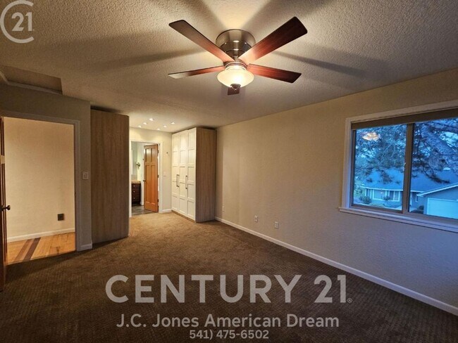 Photo - Prime Southern Oregon Location for the Outdoor Enthusiast