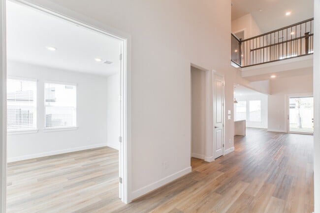 Photo - 11 Mariposa Wds Dr