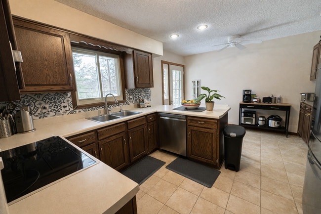 Photo - Great 3bed 2bath Single Family Home in Prime Eden Prairie Neighborhood