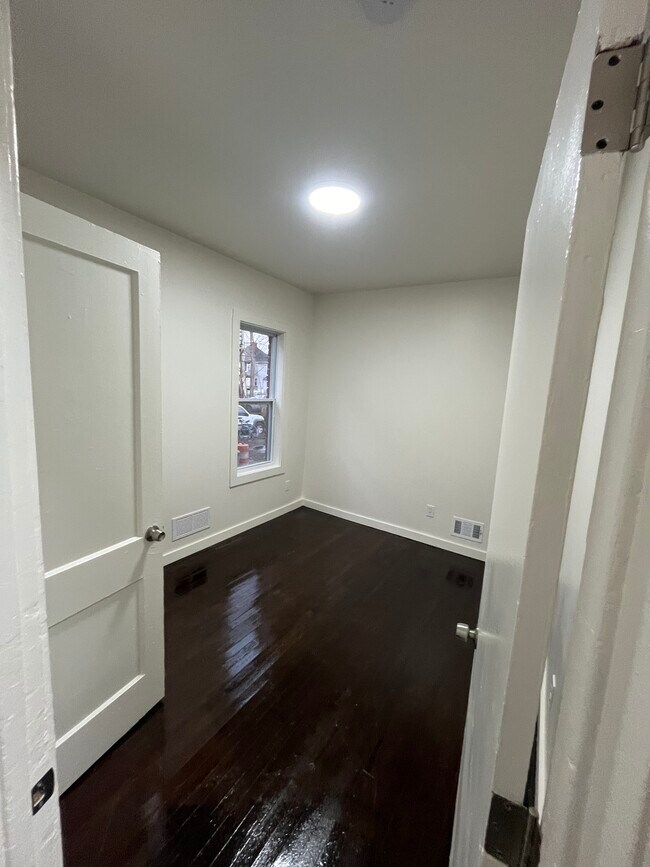 Photo - 4566 Seebaldt St