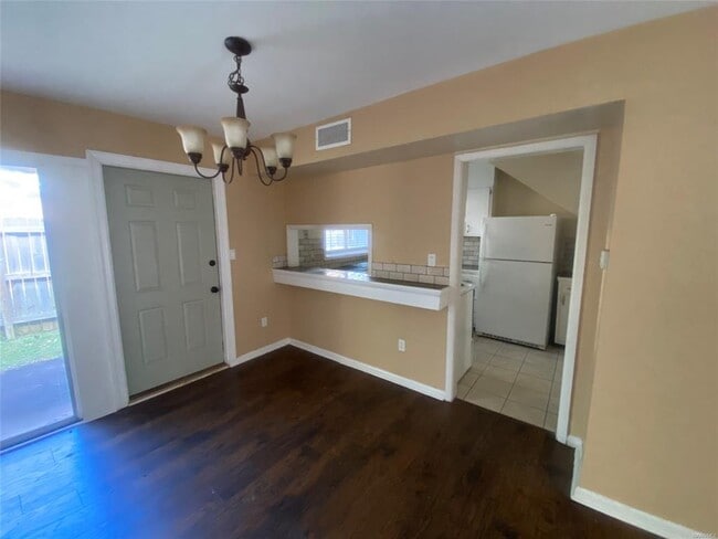 Photo - 2440 Price St