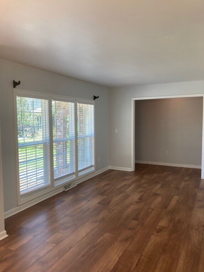 Renovated 3 Bedrom 2 Bath Home for Rent in Harborgate Shores- 2 miles from Sullivan's Island - 1133 Island View Dr