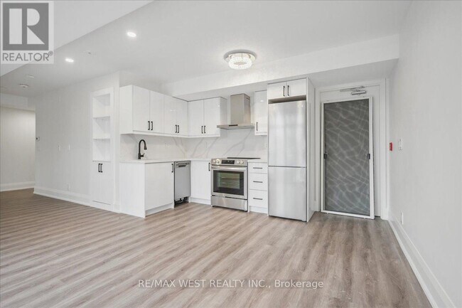 Photo - 115 Monarch Park Ave