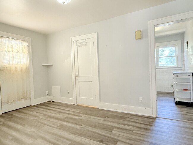 Photo - 1650 Goyeau St Unit Upper