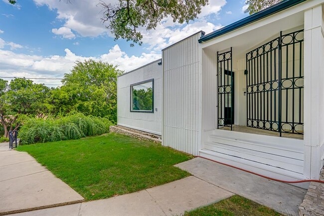 Photo - 568 W Quill Dr