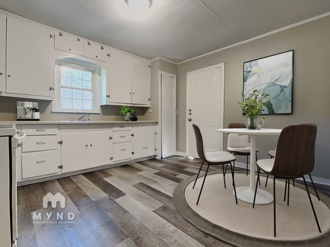 Photo - 404 N Kenwood Rd