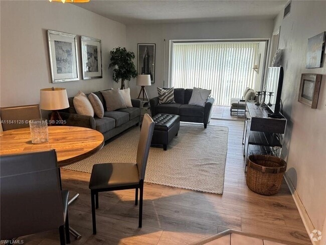 Building Photo - 1900 Alamanda Dr Unit 303 Rental