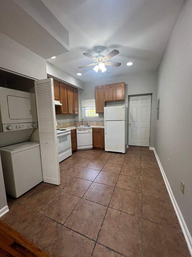 Photo - 1408 W Franklin St Unit 1408 W Franklin Street 2