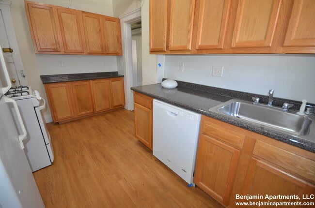 Building Photo - 136 Washington St Unit 2 Rental