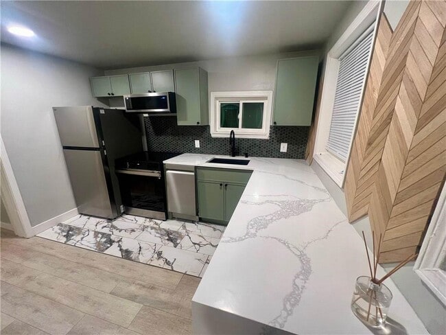 Photo - 926 Moreland Ave SE