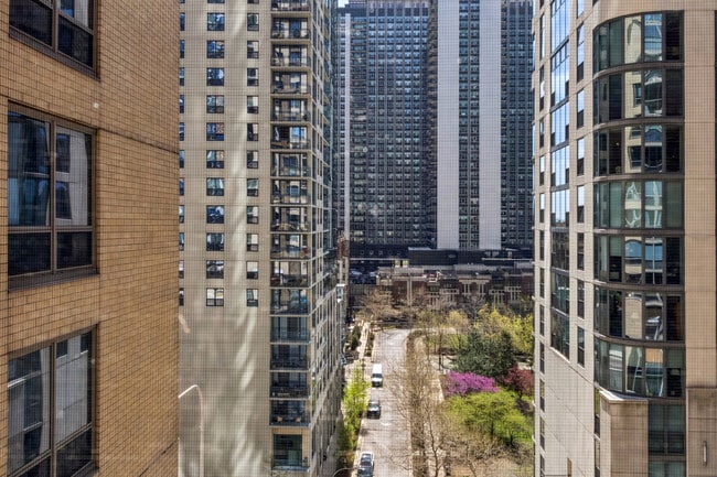 Building Photo - 420 E Waterside Dr Unit 504