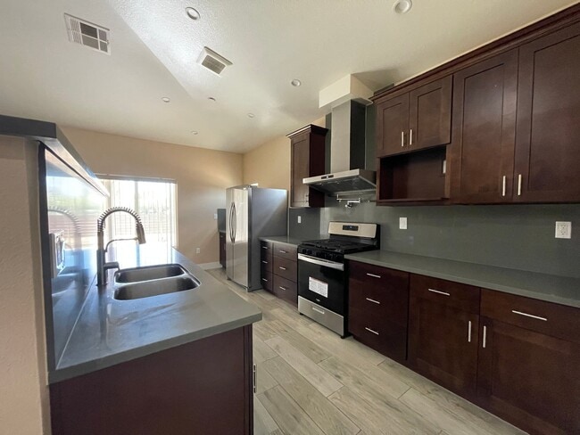 Photo - 17515 Live Oak St