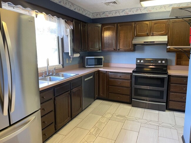 Photo - 4 Bedroom Rambler on 1 Acre!!