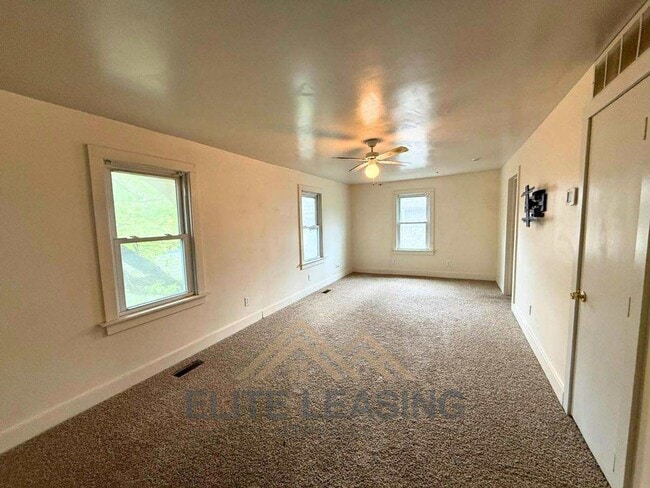 Photo - 1011 SW Douthitt Ave