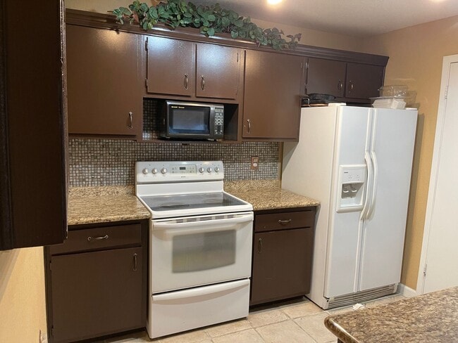 Photo - Beautiful 2 bedroom 1.5 Bathroom with atta...