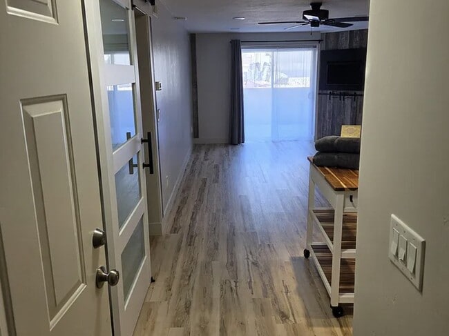Building Photo - 5600 Meadow Ln Unit 144