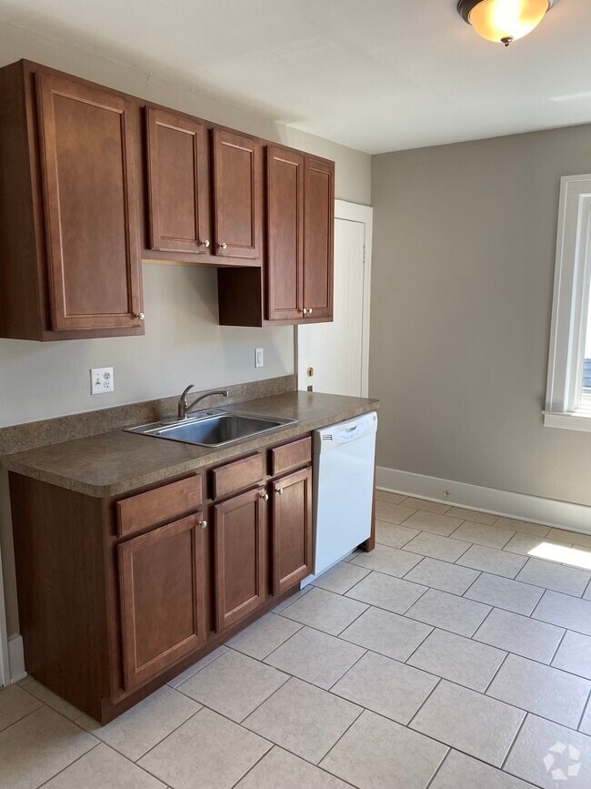 Building Photo - 1416 Beaconsfield Ave Unit 1416 Beaconsfield Rental