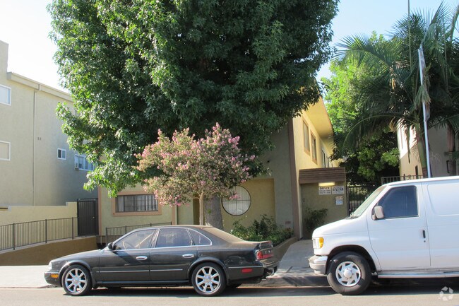 Photo - Tarzana Terrace Apartments 2