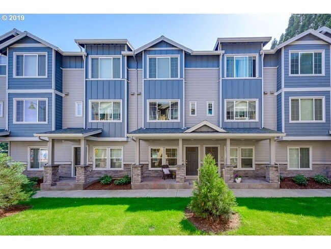 Building Photo - Well Maintained Spacious 2 Bed 2.5 Bath Townhome Style Condo in Hillsboro! Great Location! Bonus/...