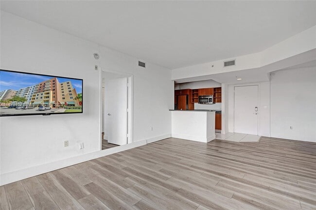 Building Photo - 2775 NE 187th St Unit 202 Rental