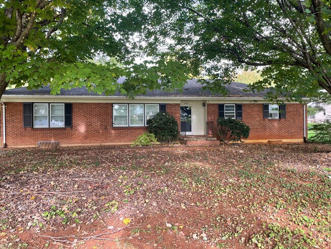 Photo - 1240 Burnbridge Rd