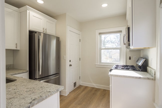 492 E Lewiston Ave Unit 1