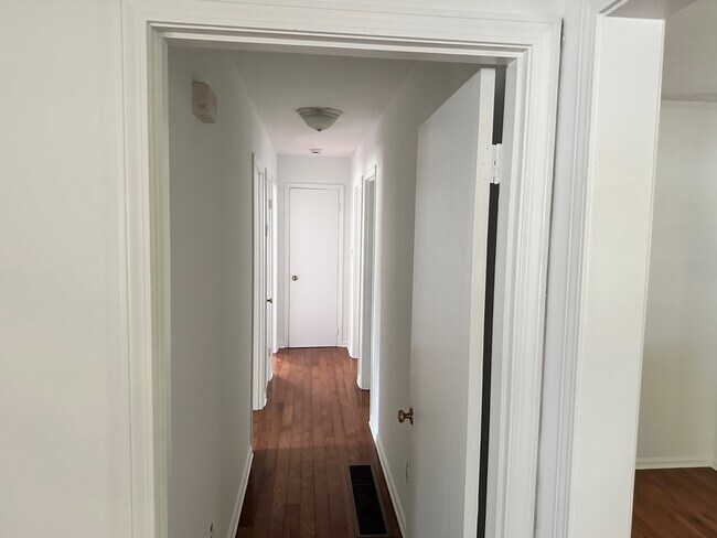 Photo - 1240 Longview Dr