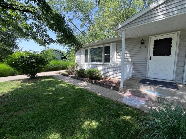 Building Photo - Two Bedroom Duplex with Heat Included! Near Grand Valley!