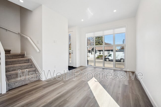 Photo - 9017-9093 93 St NW