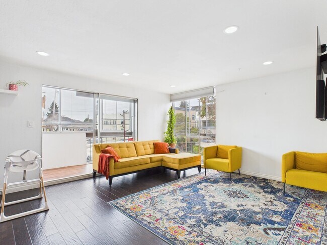 Photo - 4099 Howe St Unit 202