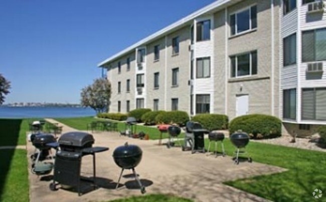 Building Photo - Monona Lakeview Rental