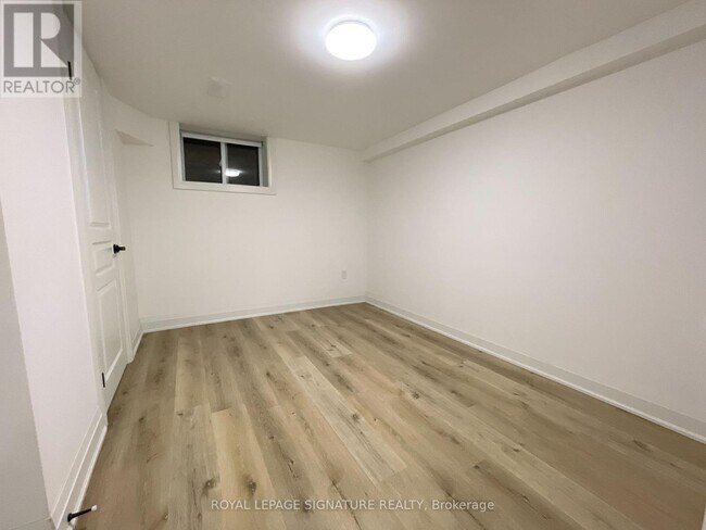 Photo - 282 E 18th St