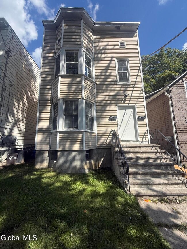 23 Bonheim St
