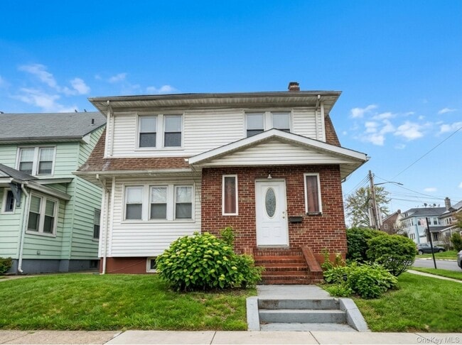 Building Photo - 84-56 164th St Unit 2nd Fl