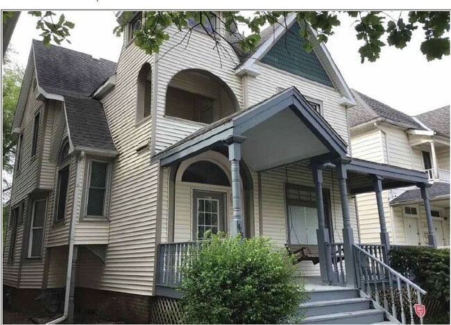 Building Photo - 1418 W Barker Ave Rental