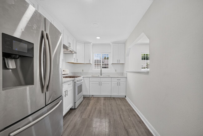 Photo - 9817 Holmes Ave