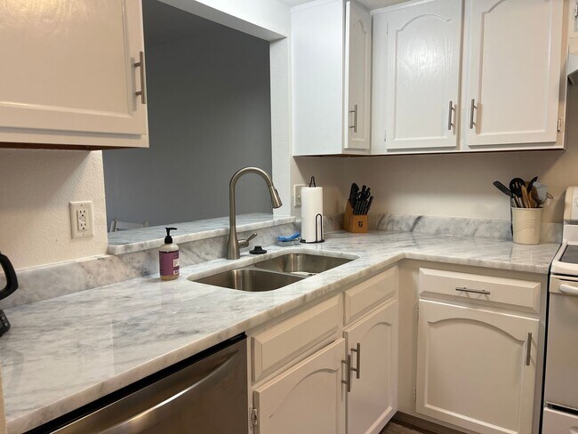 Photo - Venice, FL Mission Lakes 2BR/2BA Condo Located Just Off-Island Unidad 174