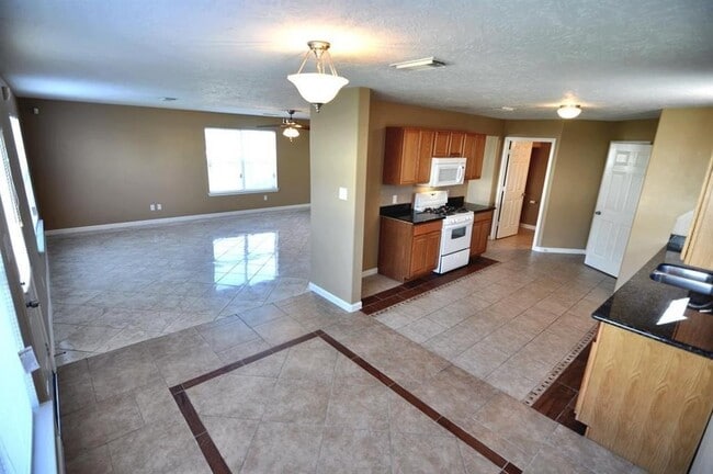 Photo - 21935 Hemlock Park Dr