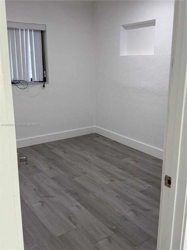 Photo - 1601 NE 158th St