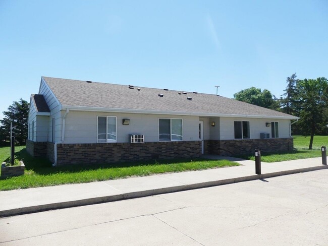 Exterior - Diamond Acres Apartments