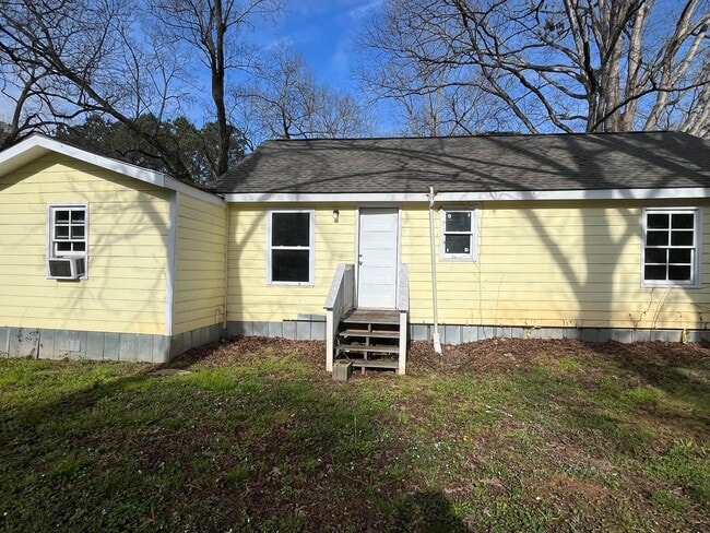 Photo - 3 Bed 1 Bath Home