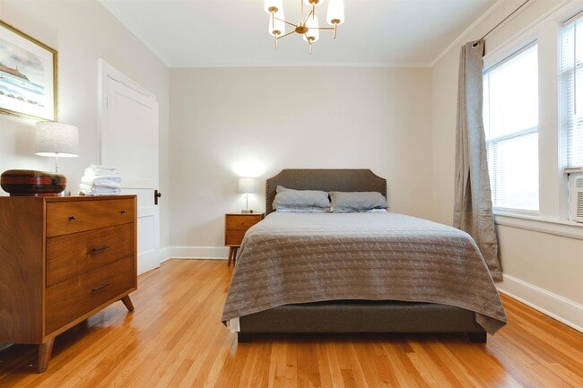 Photo - 669 S Mansfield St