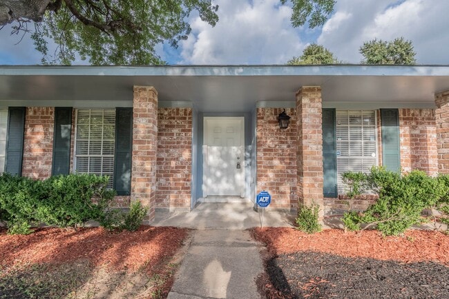 Photo - 423 Gentilly Dr