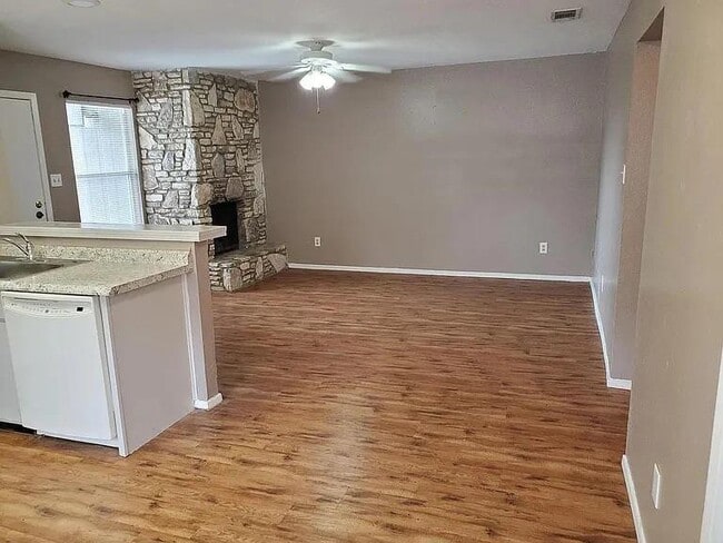 Photo - 801 Bracewood Cir