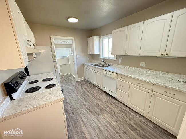 Photo - Move-In Ready 3-Bedroom with Fresh Finishes & Basement Space