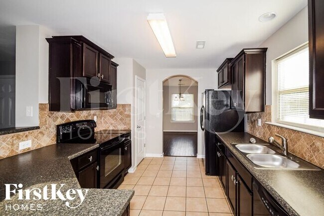Photo - 6659 Woodford Ln