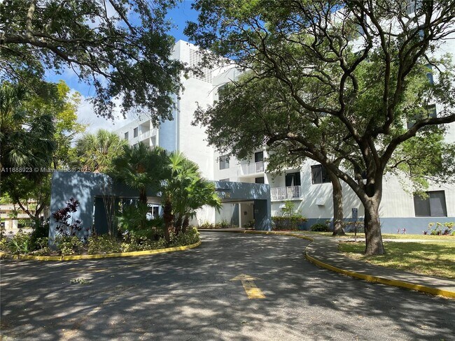 Photo - 901 Hillcrest Dr Unidad 409