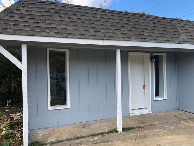 Building Photo - 2083-2085 W Meeting St Unit 2083 W Meeting Street