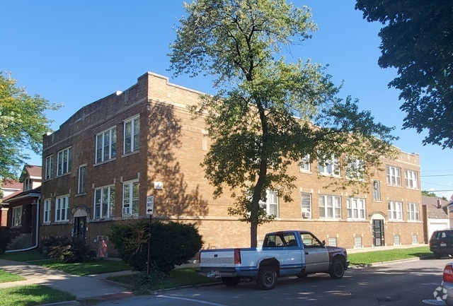 Building Photo - 4959 W Wrightwood Ave Rental