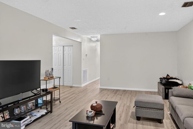 Building Photo - 6929 Clearwind Ct Unit B